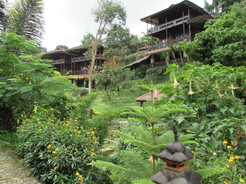 Green Valley Resort Bandungan Exterior photo