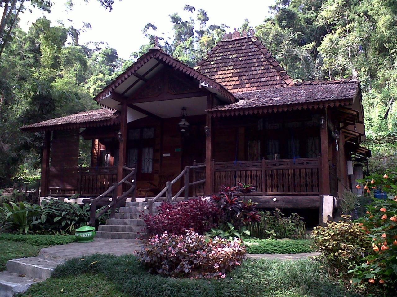 Green Valley Resort Bandungan Exterior photo