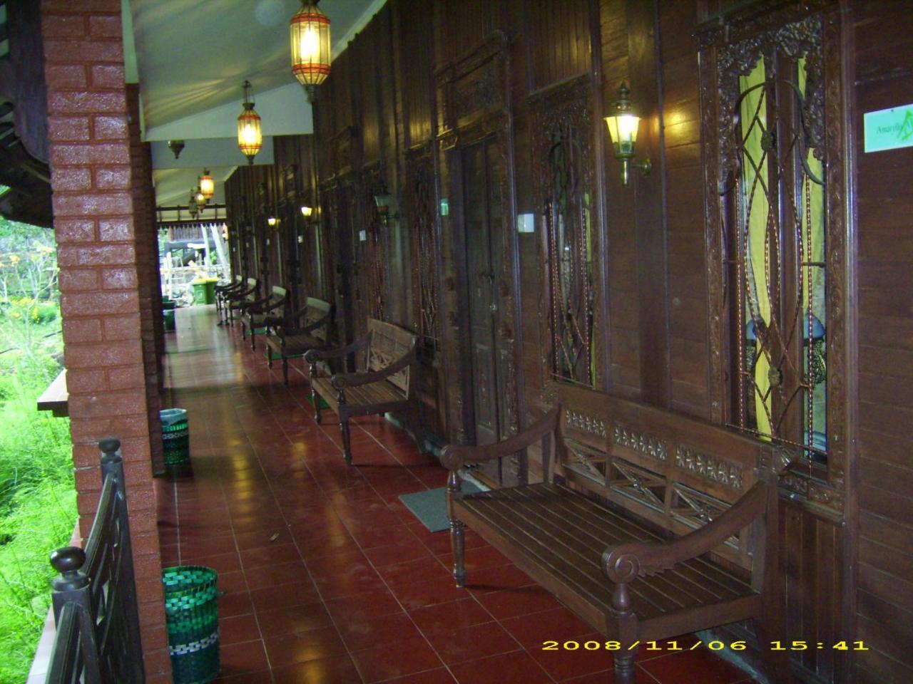 Green Valley Resort Bandungan Exterior photo