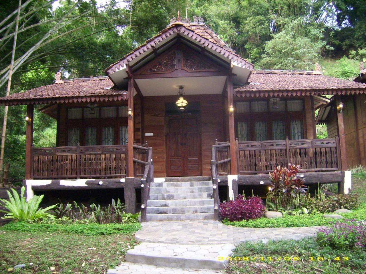 Green Valley Resort Bandungan Exterior photo