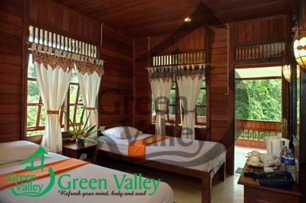 Green Valley Resort Bandungan Exterior photo
