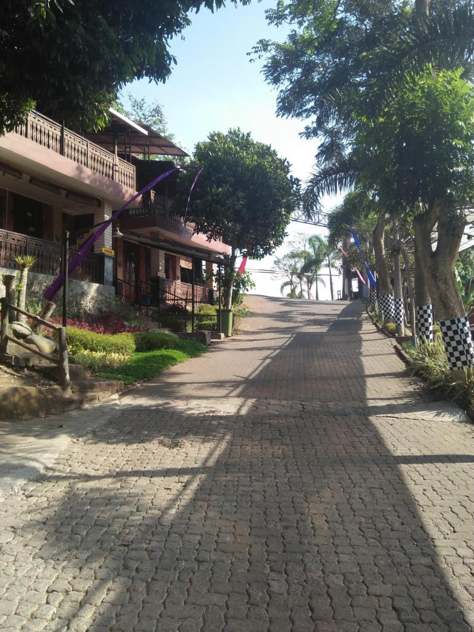 Green Valley Resort Bandungan Exterior photo