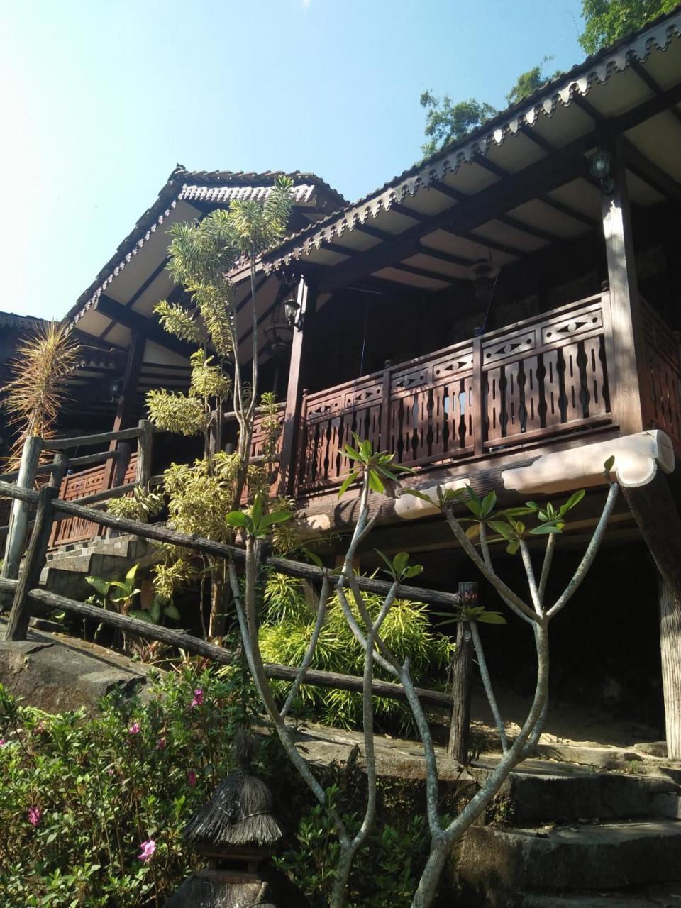 Green Valley Resort Bandungan Exterior photo