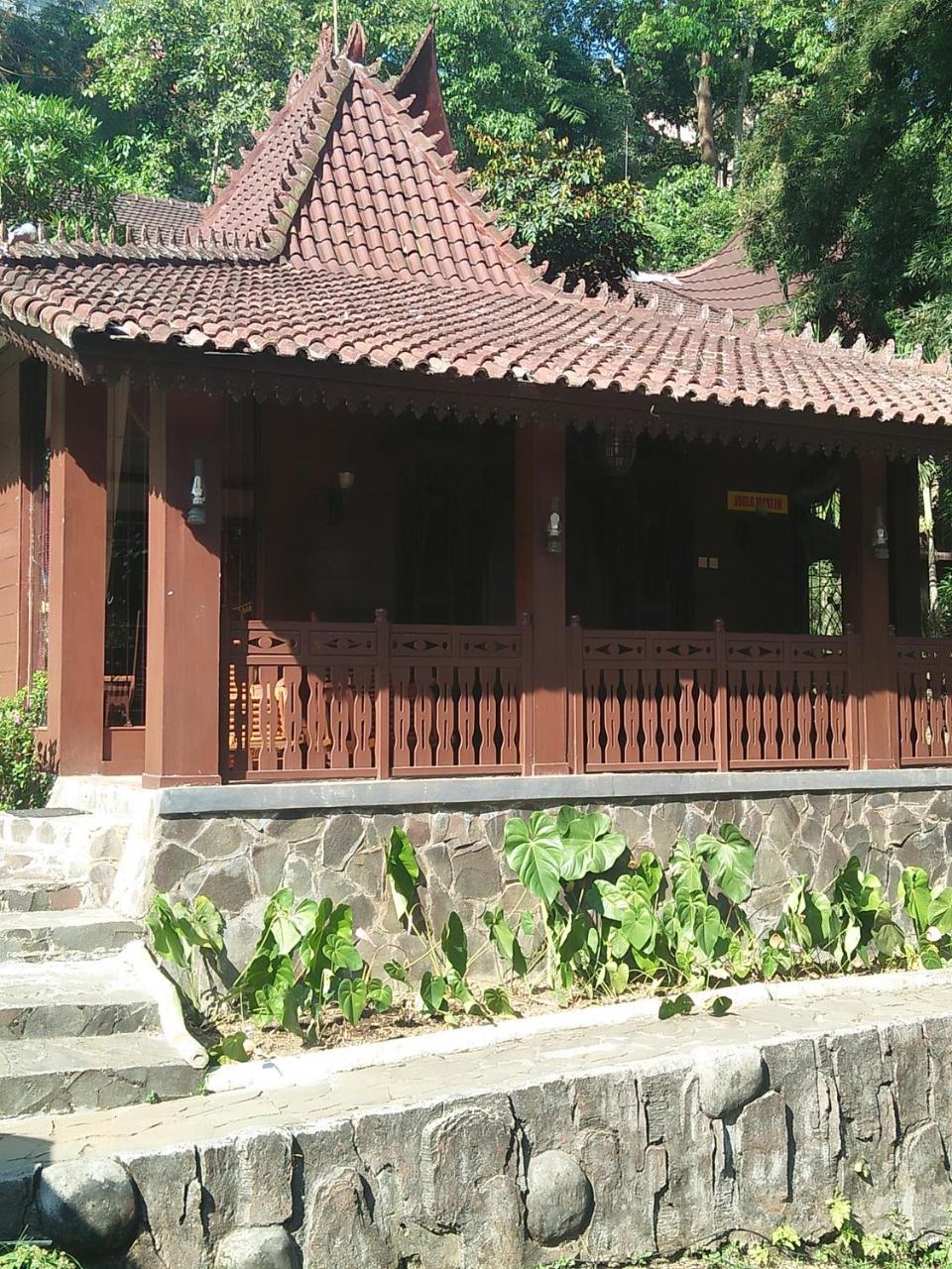 Green Valley Resort Bandungan Exterior photo